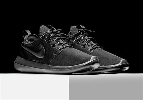 Roshe two triple black